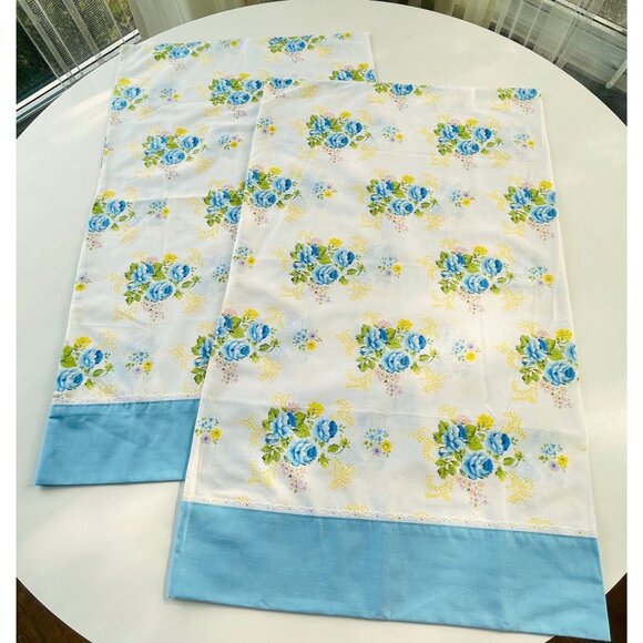 Vintage 70s pillowcases set, pair of blue, yellow floral pillow shams - Picture 3 of 8